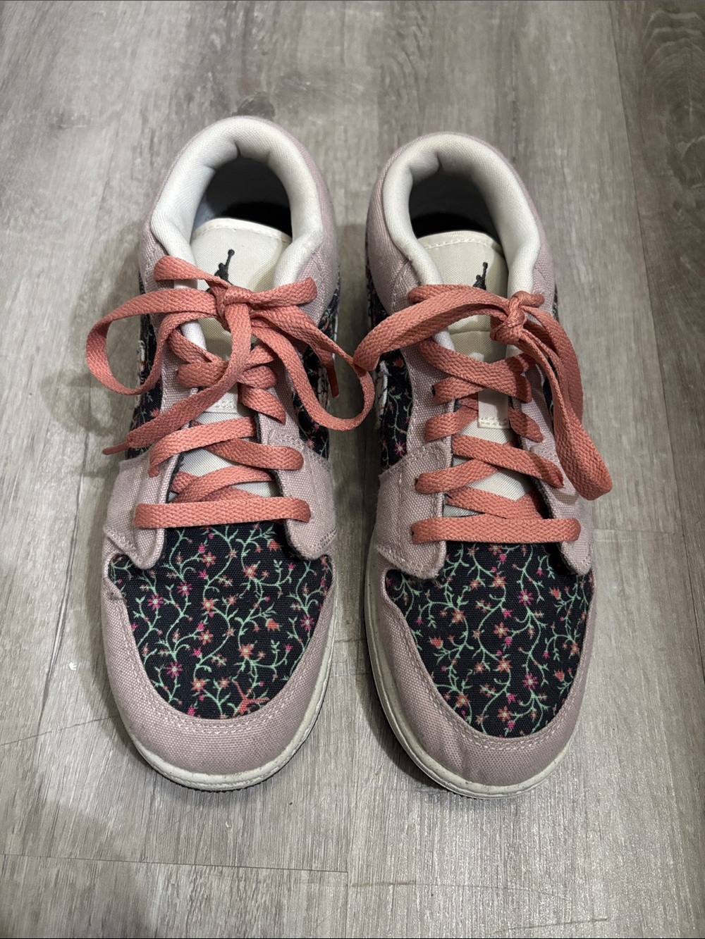 Jordan Women’s Pink Floral Accent Sneakers, size 6